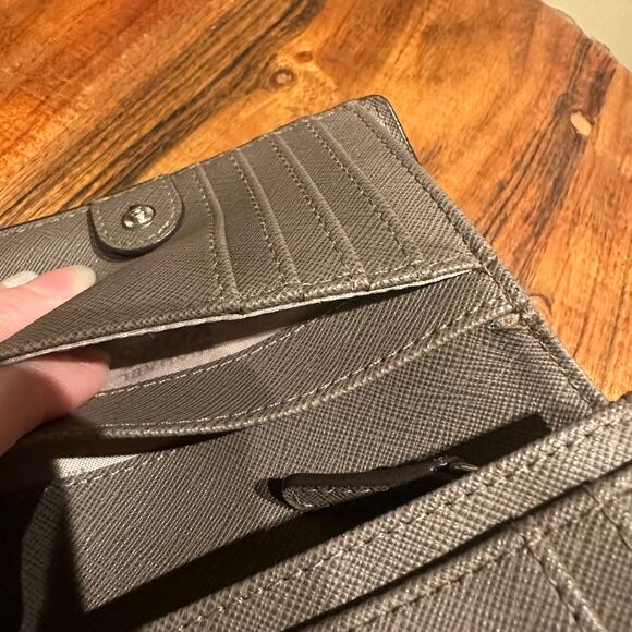 Michael Kors Taupe Wallet Jet Set Medium Travel Everyday Perfect Size ID Slot - Picture 5 of 8